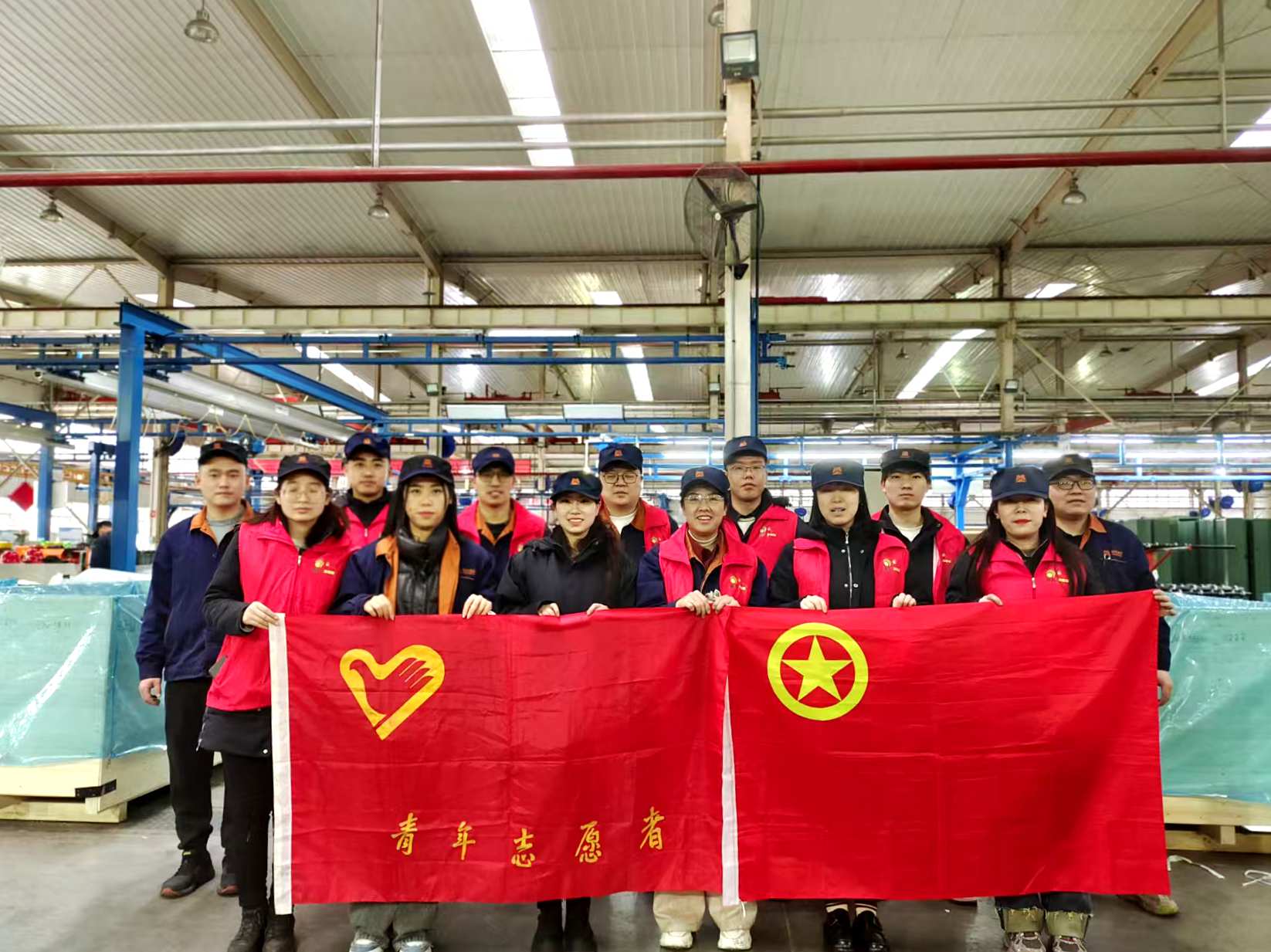 2  團(tuán)員青年在活動(dòng)地點(diǎn)之一棉機(jī)總裝廠現(xiàn)場(chǎng)開(kāi)展雷鋒日活動(dòng)1.jpg